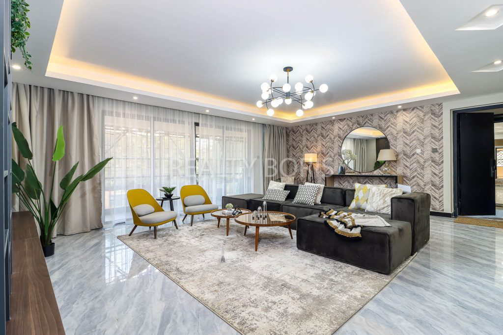 LUXURIOUS 4 BEDROOM IN LAVINGTON