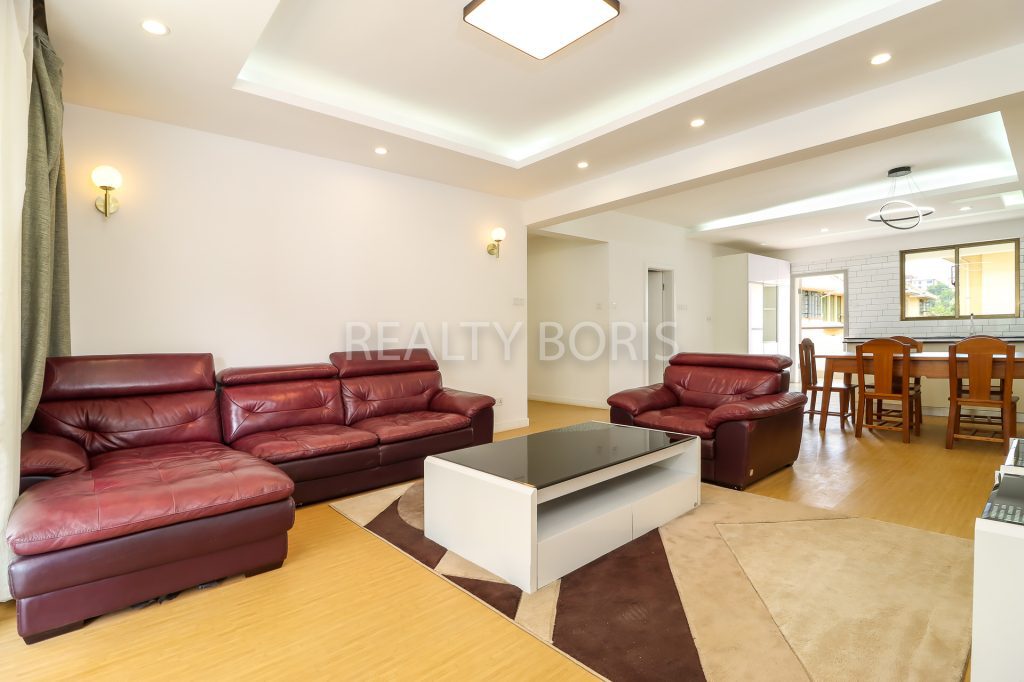 LUXURY 4 BEDOORM FOR SALE IN LAVINGTON