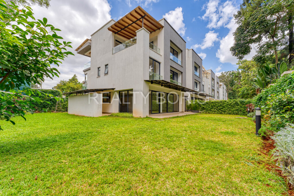 LUXURIOUS 4 BEDROOM VILLA IN LAVINGTON