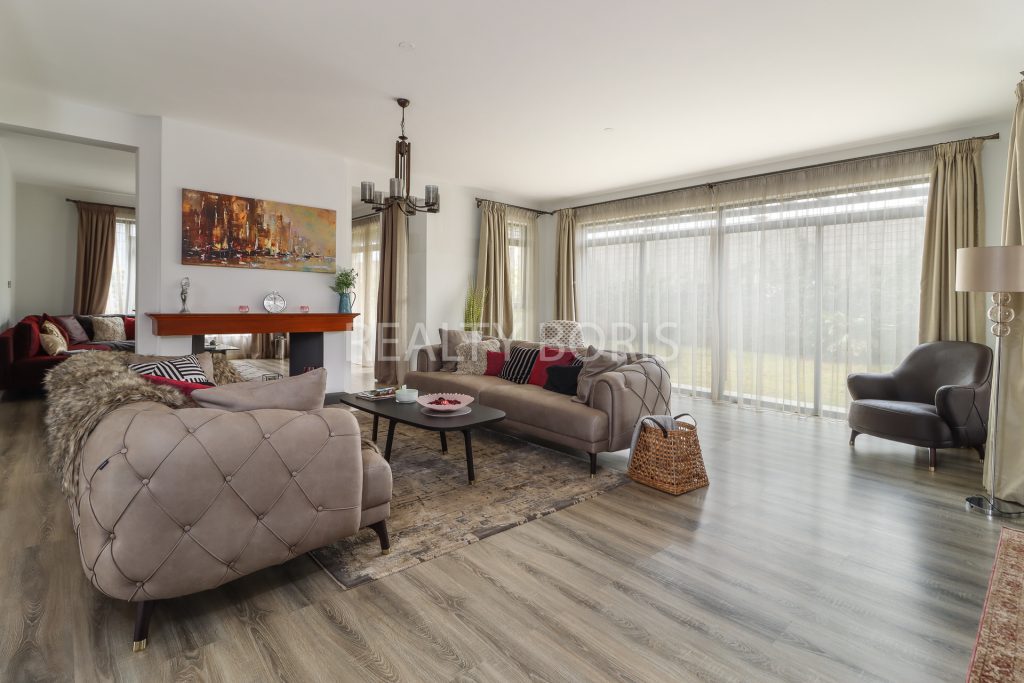 LUXURIOUS 4 BEDROOM VILLA IN RUNDA