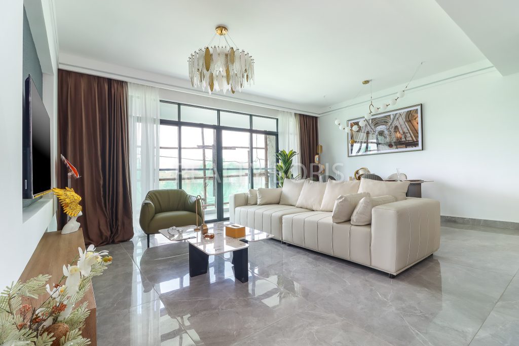 LAVISH 2 BEDROOM IN LAVINGTON