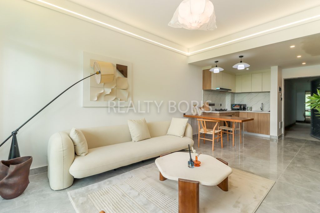 LUXURIOUS 1 BEDROOM IN LAVINGTON