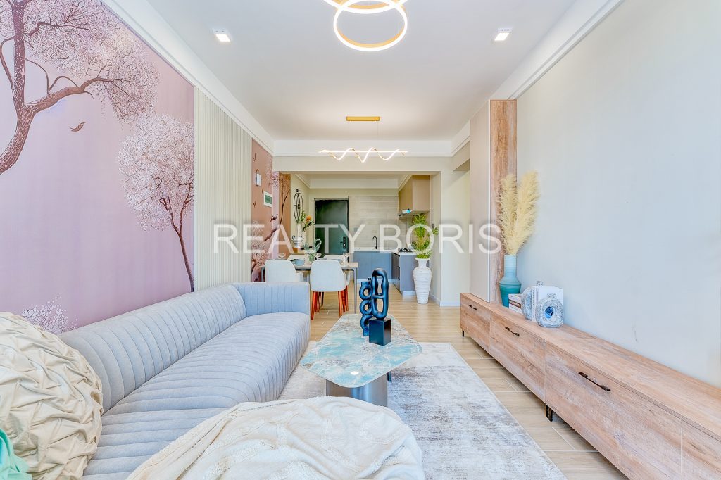 LUXURIOUS 1 BEDROOM PLUS IN LAVINGTON