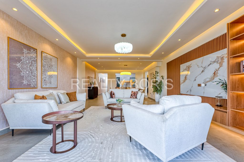 LUXURIOUS 4 BEDROOM IN PARKLANDS