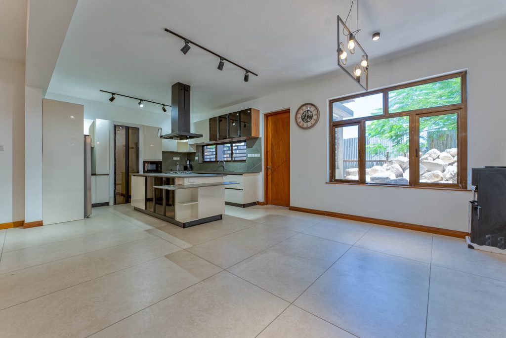 LUXURIOUS 4 BEDROOM APARTMENT IN NYALI