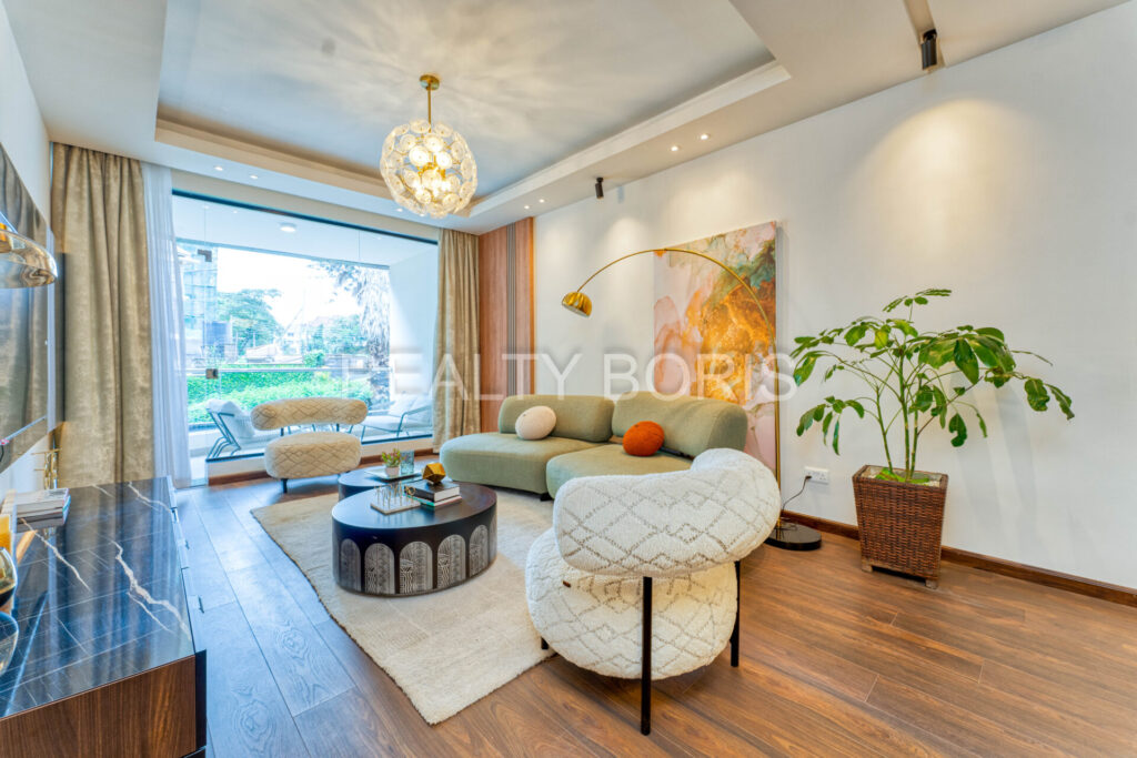 LUXURIOUS 3 BEDROOM IN LAVINGTON