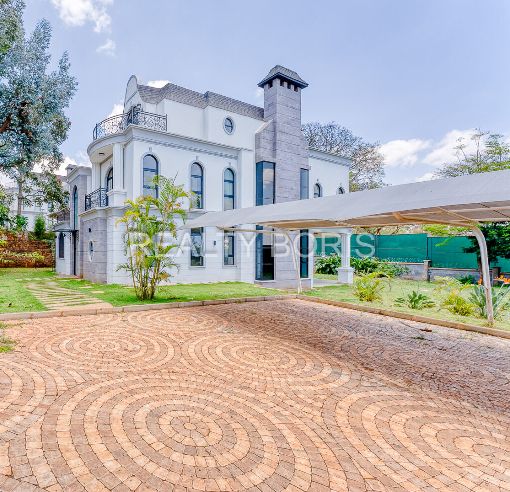 LUXURIOUS 5 BEDROOM VILLA IN LORESHO