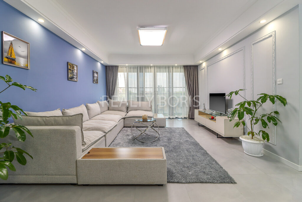 LUXURIOUS 4 BEDROOM IN LAVINGTON