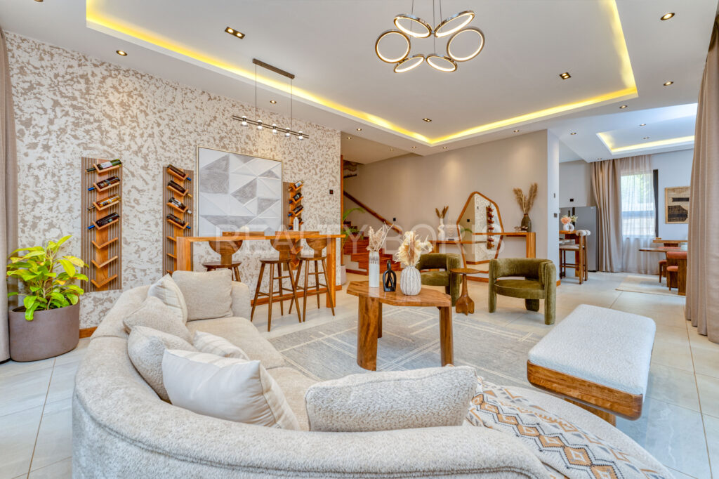 LUXURIOUS 4 BEDROOM VILLA IN LORESHO