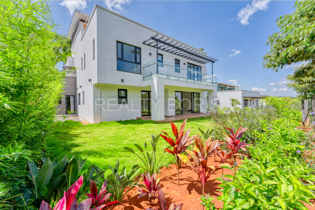 LUXURIOUS VILLA 5 BEDROOM IN KITISURU