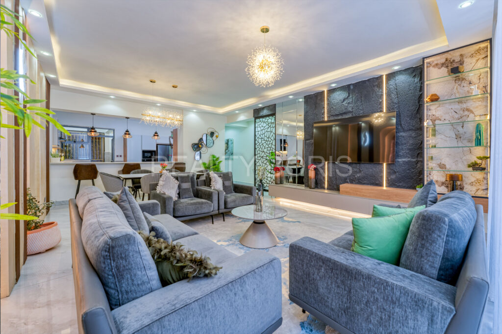 LUXURIOUS 5 BEDROOM IN PARKLANDS