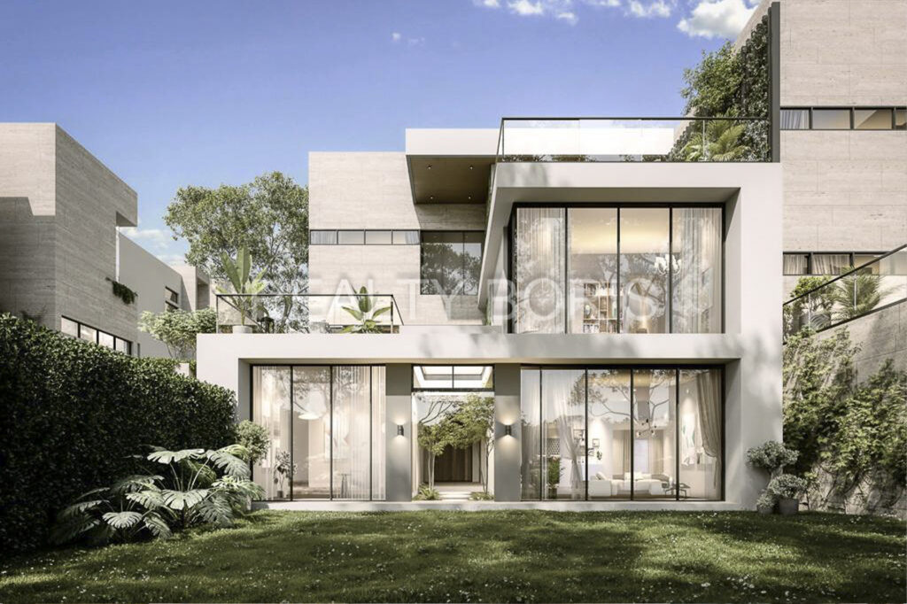 LUXURIOUS 5 BEDROOM VILLA IN LAVINGTON