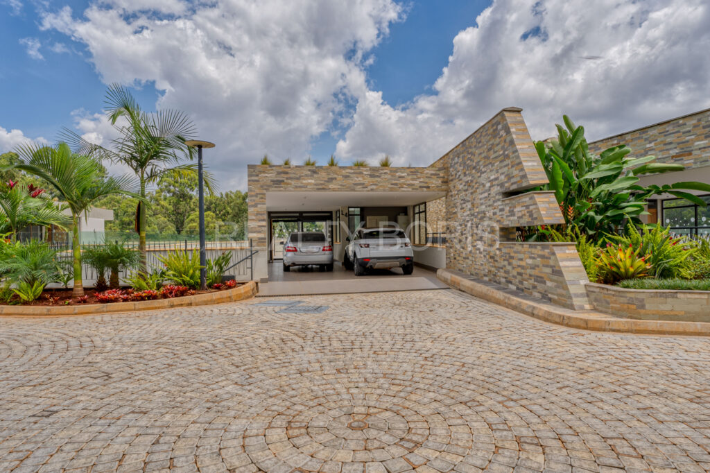 LUXURIOUS BEDROOM IN LOWER KABETE