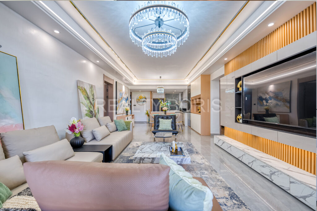 LUXURIOUS 3 BEDROOM IN LAVINGTON