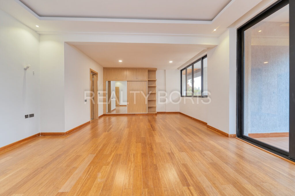 8 Bedroom House for Sale in Spring Valley Nairobi – Silver Deck